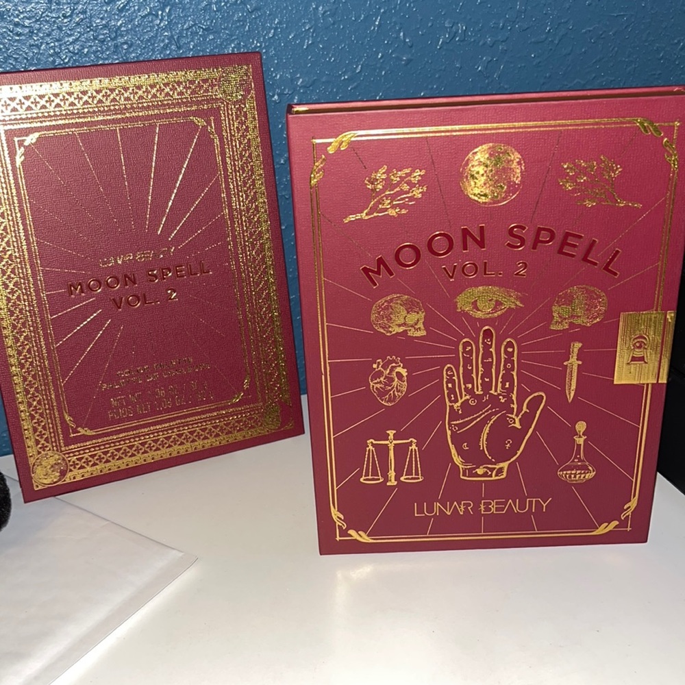 Lunar Beauty Moon Spell Volume 2 palette